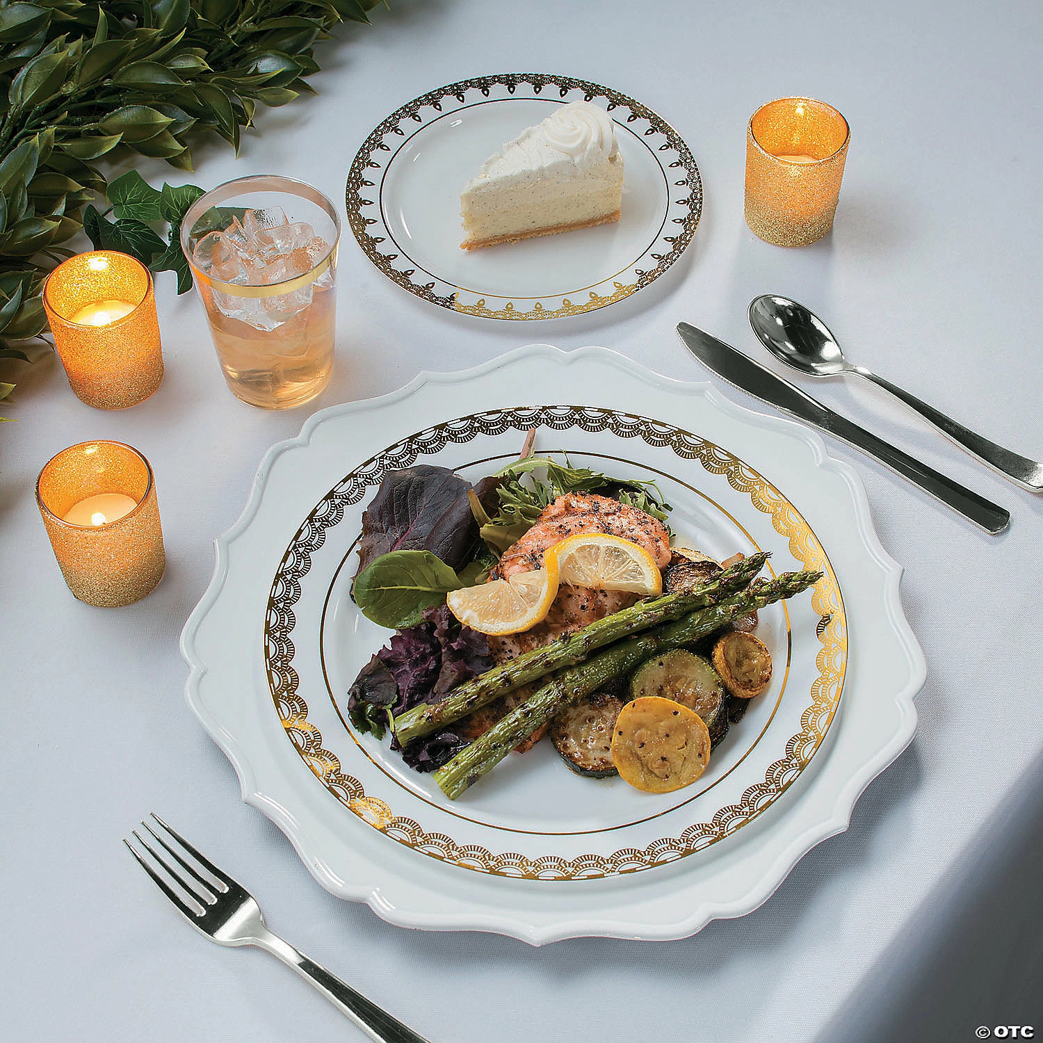 Deals 💯 Premium Plastic Dinner Plates with Ornate Gold Trim - 25 Ct. 🤩 2 Deals 💯 Premium Plastic Dinner Plates with Ornate Gold Trim - 25 Ct. 🤩 - Image 2